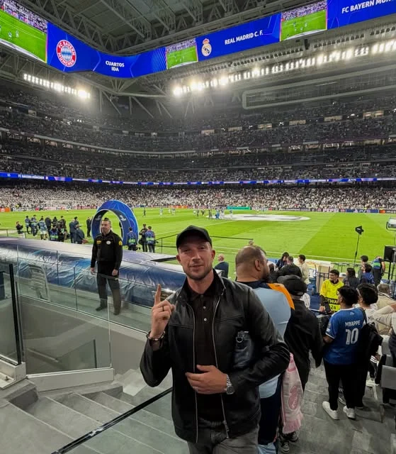 Pablo BeFirst at the Bernabéu before Real Madrid v Bayern Munich in the Champions League